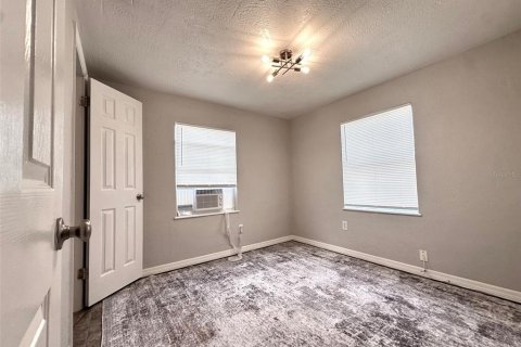 House in Saint Petersburg, Florida 2 bedrooms, 62.43 sq.m. № 2210391 - photo 8