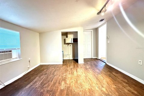 House in Saint Petersburg, Florida 2 bedrooms, 62.43 sq.m. № 2210391 - photo 5