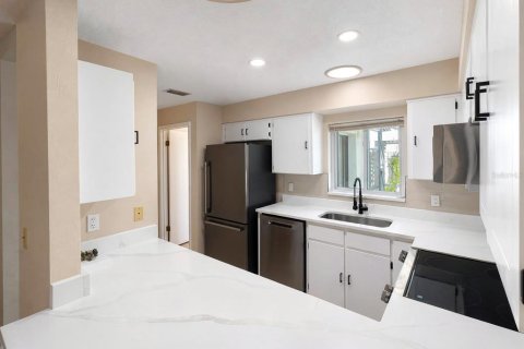 House in Palm Coast, Florida 3 bedrooms, 155.43 sq.m. № 2199844 - photo 2
