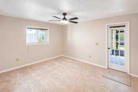 House in Palm Coast, Florida 3 bedrooms, 155.43 sq.m. № 2199844 - photo 9
