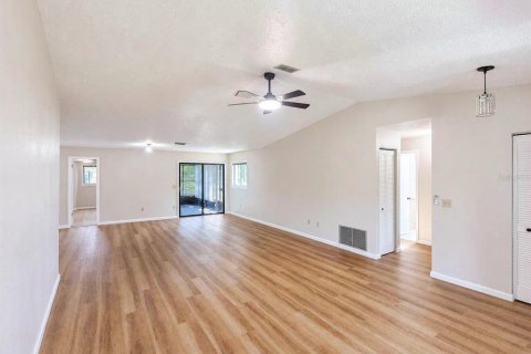 House in Palm Coast, Florida 3 bedrooms, 155.43 sq.m. № 2199844 - photo 5