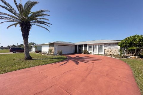 Villa ou maison à vendre à Rotonda, Floride: 3 chambres, 157.38 m2 № 1518307 - photo 1