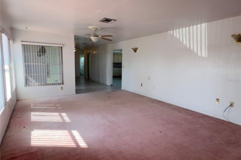 Villa ou maison à vendre à Rotonda, Floride: 3 chambres, 157.38 m2 № 1518307 - photo 4