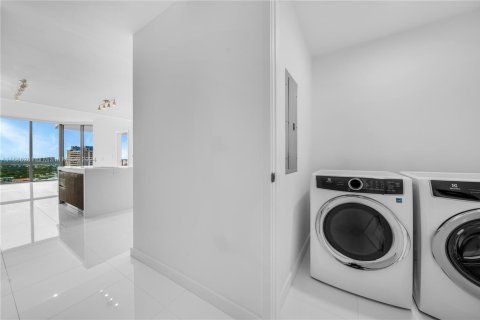 Condominio en venta en Miami, Florida, 1 dormitorio, 108.97 m2 № 1423684 - foto 19