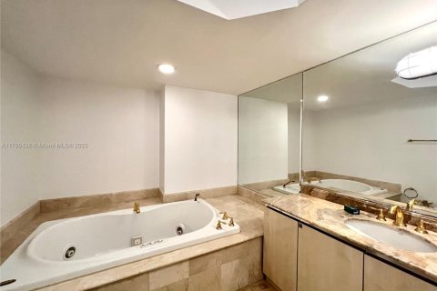 Condominio en alquiler en Key Biscayne, Florida, 3 dormitorios, 274.06 m2 № 1728319 - foto 11