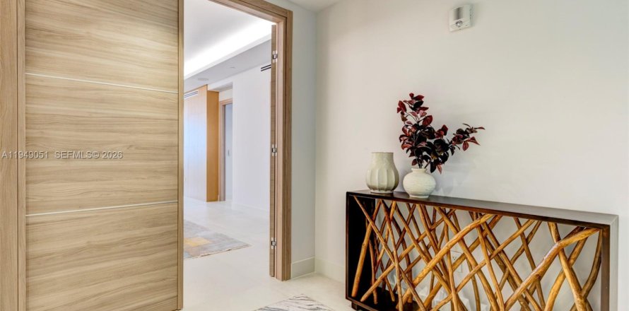 Кондоминиум с 3 спальнями в Корал-Гейблс, Флорида № 2004858