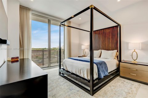 Снять в аренду кондоминиум в Корал-Гейблс, Флорида 3 спальни, 233.18м2, № 2004858 - фото 20