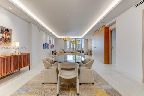 Снять в аренду кондоминиум в Корал-Гейблс, Флорида 3 спальни, 233.18м2, № 2004858 - фото 2