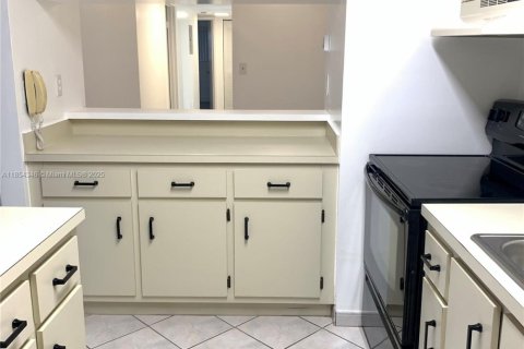 Condominio en venta en Miami, Florida, 3 dormitorios, 98.94 m2 № 1877953 - foto 5