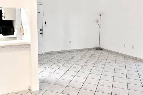 Condominio en venta en Miami, Florida, 3 dormitorios, 98.94 m2 № 1877953 - foto 17