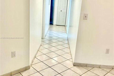 Condominio en venta en Miami, Florida, 3 dormitorios, 98.94 m2 № 1877953 - foto 7