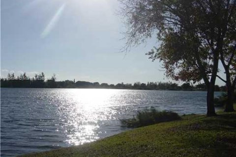 Condominio en venta en Miami, Florida, 3 dormitorios, 98.94 m2 № 1877953 - foto 25