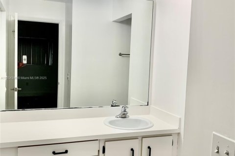 Condominio en venta en Miami, Florida, 3 dormitorios, 98.94 m2 № 1877953 - foto 9