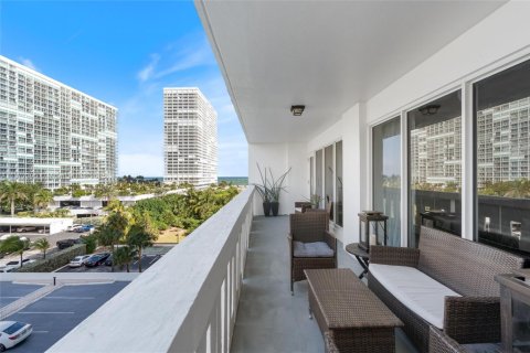 Condominio en venta en Fort Lauderdale, Florida, 3 dormitorios, 200.76 m2 № 1924137 - foto 25