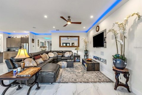Villa ou maison à vendre à Thonotosassa, Floride: 5 chambres, 352.29 m2 № 2339292 - photo 10