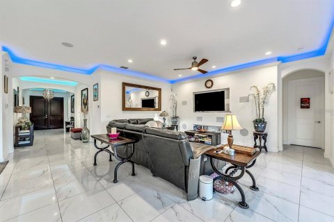 Villa ou maison à vendre à Thonotosassa, Floride: 5 chambres, 352.29 m2 № 2339292 - photo 9