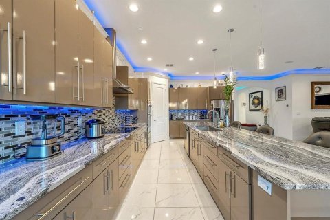 Villa ou maison à vendre à Thonotosassa, Floride: 5 chambres, 352.29 m2 № 2339292 - photo 14