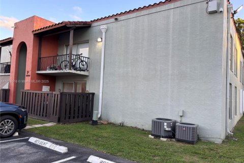 Copropriété à louer à Miami, Floride: 2 chambres, 88.72 m2 № 1735714 - photo 2