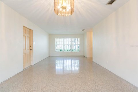 House in Tampa, Florida 3 bedrooms, 142.7 sq.m. № 1511465 - photo 11