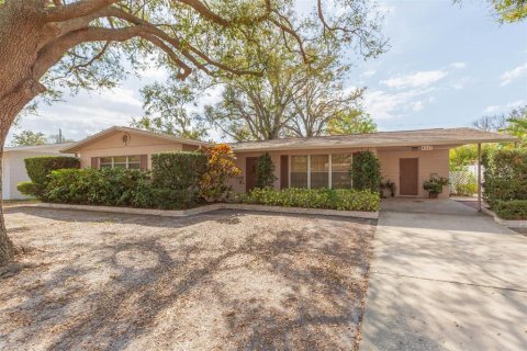 House in Tampa, Florida 3 bedrooms, 142.7 sq.m. № 1511465 - photo 1
