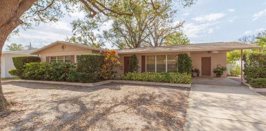 House in Tampa, Florida 3 bedrooms, 142.7 sq.m. № 1511465