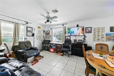 Commercial property in Dania Beach, Florida 236.71 sq.m. № 1939594 - photo 4