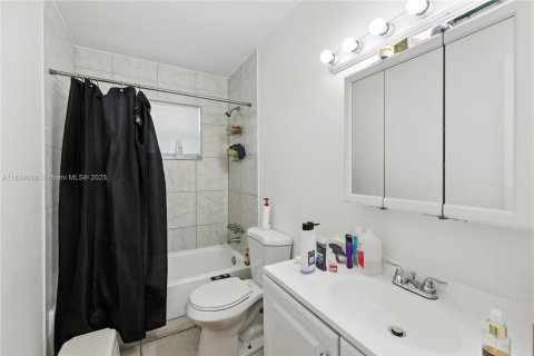 Commercial property in Dania Beach, Florida 236.71 sq.m. № 1939594 - photo 14