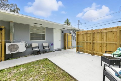 Commercial property in Dania Beach, Florida 236.71 sq.m. № 1939594 - photo 15