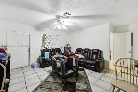 Commercial property in Dania Beach, Florida 236.71 sq.m. № 1939594 - photo 16