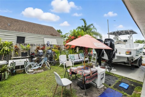 Commercial property in Dania Beach, Florida 236.71 sq.m. № 1939594 - photo 9