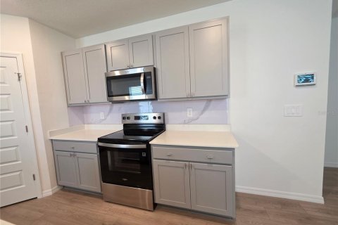 Villa ou maison à louer à Lakeland, Floride: 4 chambres, 154.68 m2 № 2421865 - photo 5