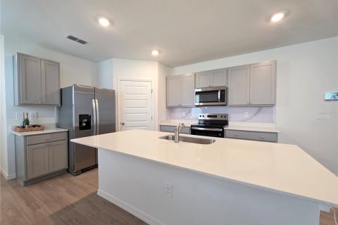 Villa ou maison à louer à Lakeland, Floride: 4 chambres, 154.68 m2 № 2421865 - photo 4