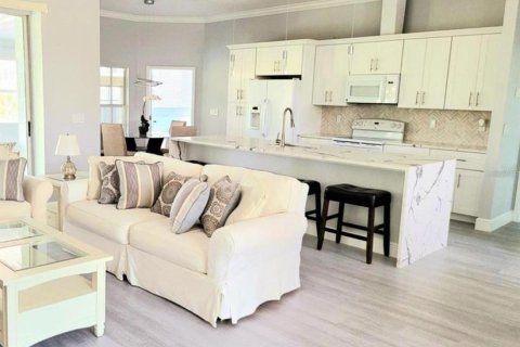 House in Apollo Beach, Florida 4 bedrooms, 235.69 sq.m. № 1673939 - photo 5
