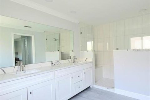 House in Apollo Beach, Florida 4 bedrooms, 235.69 sq.m. № 1673939 - photo 9