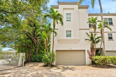 Adosado en Fort Lauderdale, Florida 2 dormitorios, 151.52 m2 № 2241674