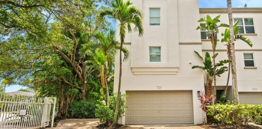 Adosado en Fort Lauderdale, Florida 2 dormitorios, 151.52 m2 № 2241674