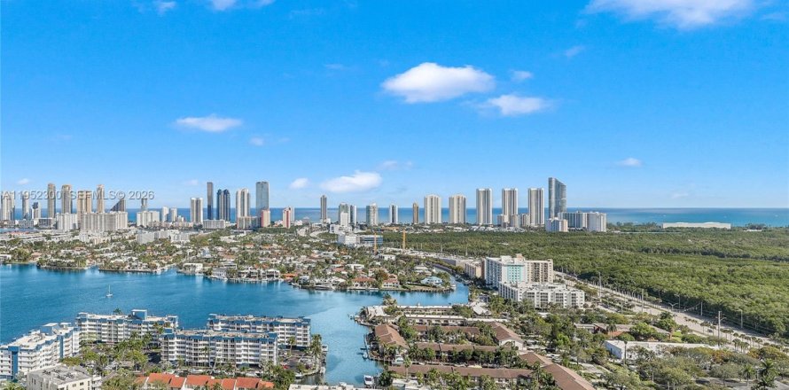 Кондоминиум с 2 спальнями в Норт-Майами-Бич, Флорида № 2008686