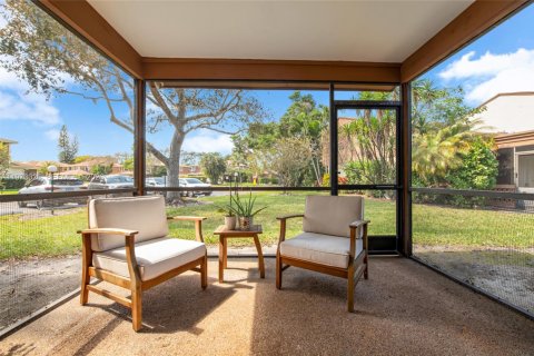 Купить таунхаус в Тамарак, Флорида 2 спальни, 148.92м2, № 2035953 - фото 26