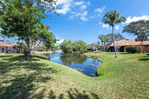 Купить таунхаус в Тамарак, Флорида 2 спальни, 148.92м2, № 2035953 - фото 28