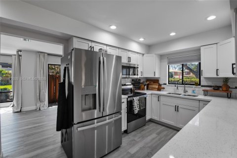 Купить таунхаус в Тамарак, Флорида 2 спальни, 148.92м2, № 2035953 - фото 11