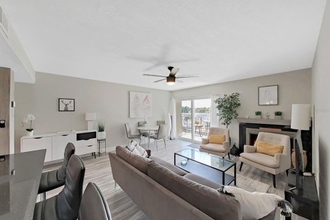 Townhouse in Dunedin, Florida 2 bedrooms, 119.84 sq.m. № 2230579 - photo 18