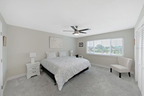 Townhouse in Dunedin, Florida 2 bedrooms, 119.84 sq.m. № 2230579 - photo 26