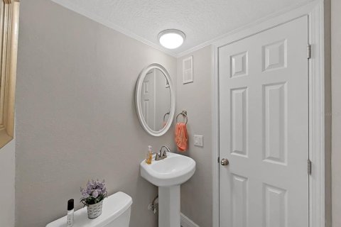 Townhouse in Dunedin, Florida 2 bedrooms, 119.84 sq.m. № 2230579 - photo 10
