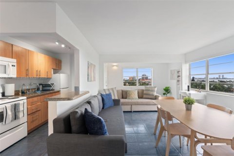 Condo in North Bay Village, Florida, 1 bedroom № 2030937 - photo 4