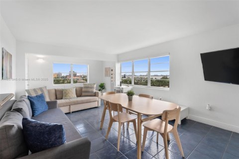 Condo in North Bay Village, Florida, 1 bedroom № 2030937 - photo 8