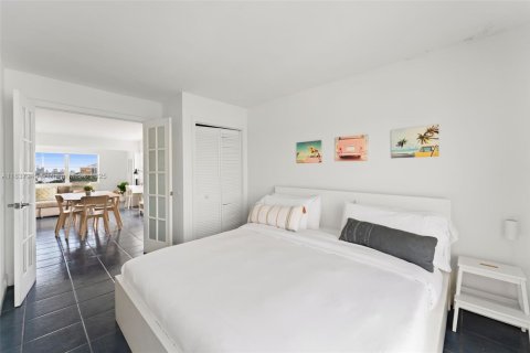 Condo in North Bay Village, Florida, 1 bedroom № 2030937 - photo 15