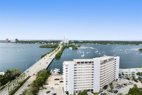 Condo in North Bay Village, Florida, 1 bedroom № 2030937 - photo 16