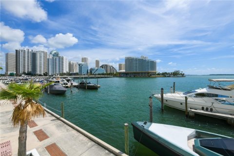 Condominio en venta en Miami, Florida, 61.22 m2 № 1982064 - foto 4