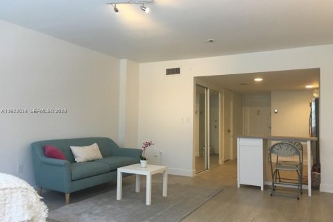 Condominio en venta en Miami, Florida, 61.22 m2 № 1982064 - foto 8