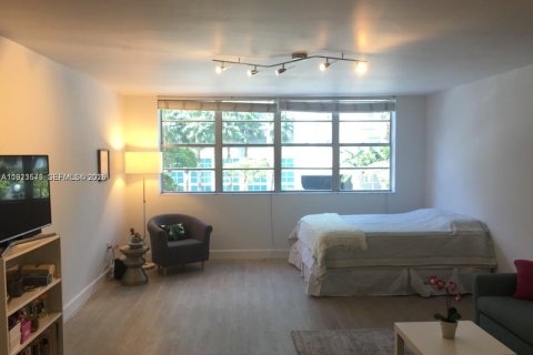 Condominio en venta en Miami, Florida, 61.22 m2 № 1982064 - foto 5